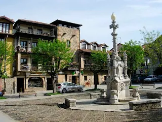 Fuente de los Tres Caños, Comillas, 1889 de Lluís Domènech i Montaner