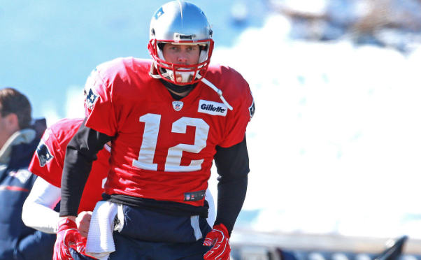 Glove on hurting hand, Tom Brady attends practice but doesn’t participate