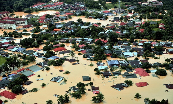 Image result for images of yellow flood victims without home 2014 kelantan