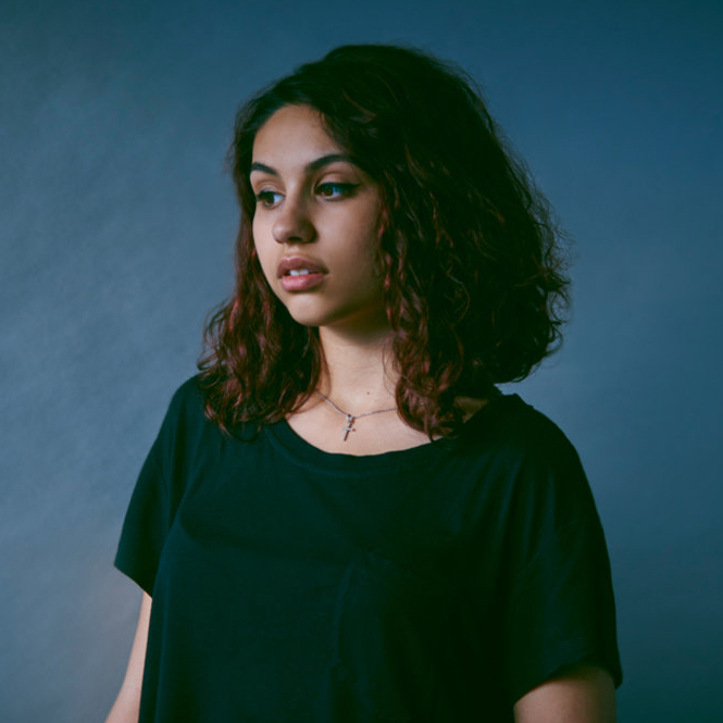 Alessia Cara divulga as inéditas ‘Seventeen’ e ‘Outlaws’ do EP ‘Four Pink Walls’