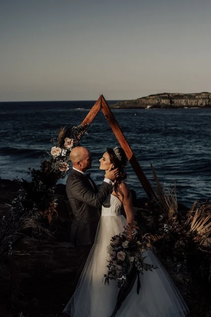 COASTAL CLIFFHANGER BEACH WEDDING INSPIRATION NORTHERN NSW FLORALS