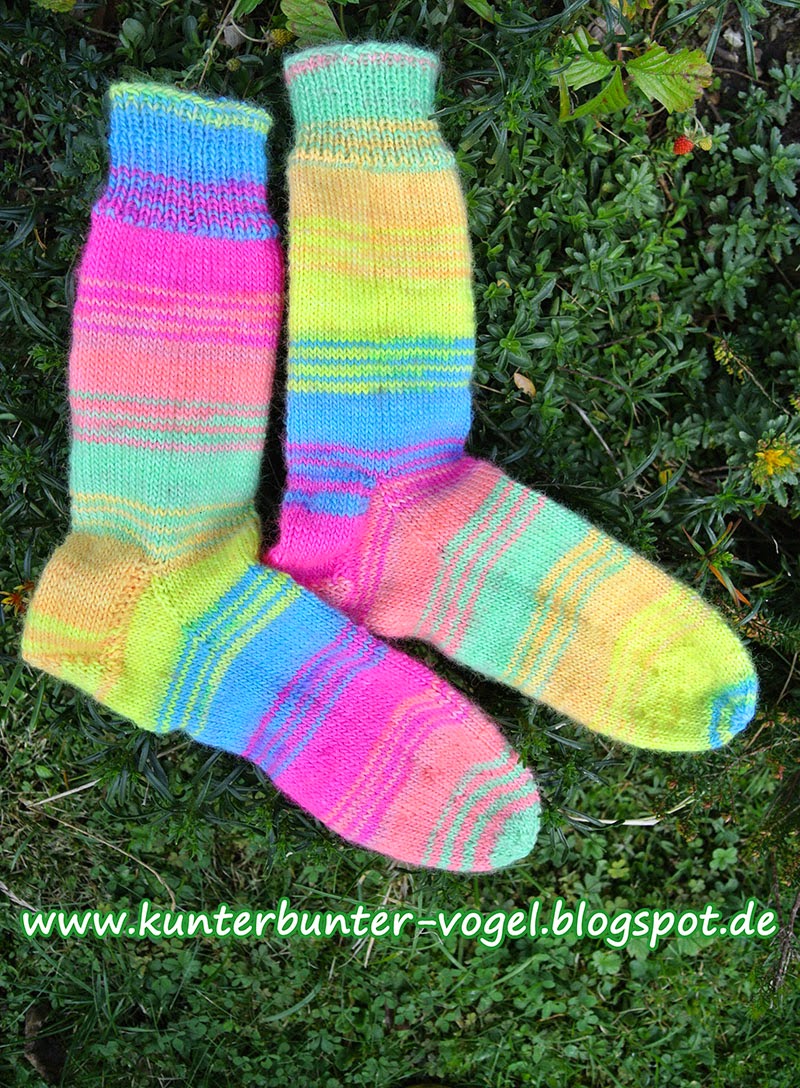 http://kunterbunter-vogel.blogspot.de/2014/11/neonsocken.html