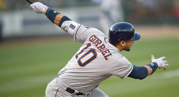 Gurriel, durante la victoria de los Astros de Houston 6-1 ante los Rangers de Texas, dio un biangular en cuatro idas legales a la caja de bateadores, el número 10 para él en apenas 26 compromisos en la ronda regular.