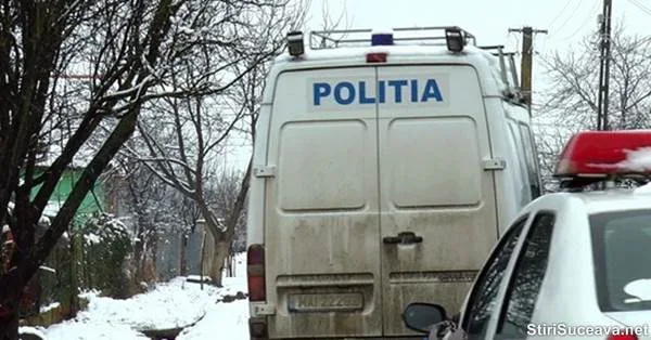 Femeie găsită moartă pe drumul din fața casei, la Dolhasca