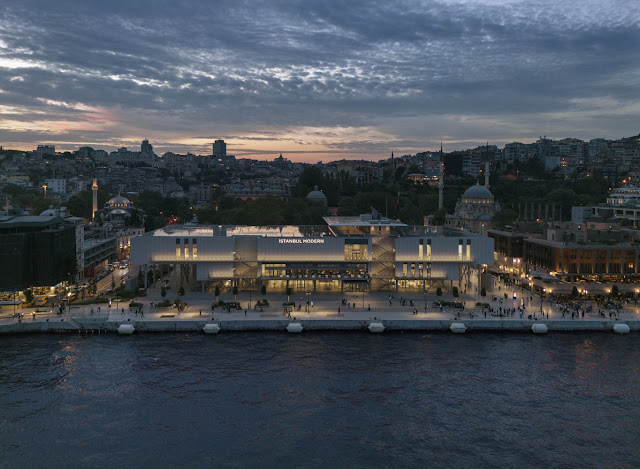 Nuovo museo d'arte contemporanea Istanbul architettura Renzo Piano vista notturna