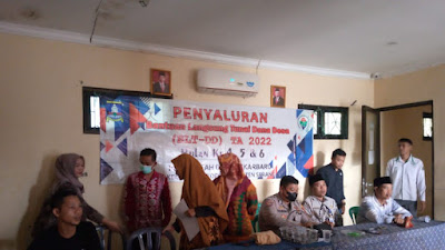 Bhabinkamtibmas Polsek Kopo Polres Serang Pastikan Keamanan Pembagian BLT Dana Desa Mekarbaru