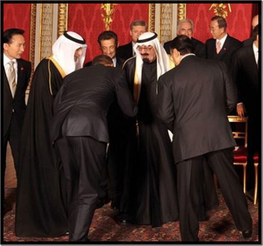obama-bowing-down