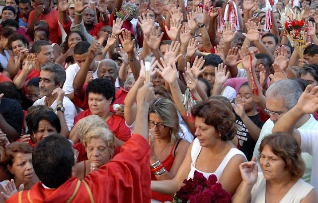 País tem queda de 7,26% no número de católicos em 6 anos