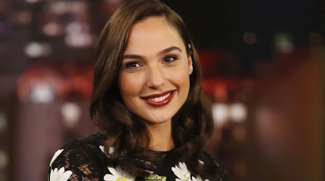 gal gadot smile sexiest beauty