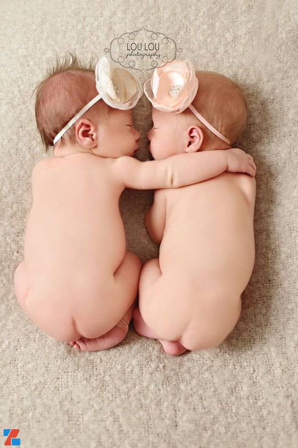 iZdesigner,com - Bộ ảnh tuyệt đẹp của những em bé sinh đôi