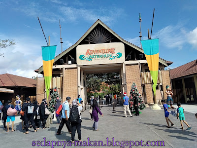 Pintu masuk utama Desaru Coast Adventure Waterpark