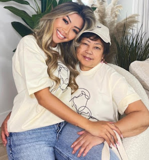Liane Valenzuela with her mother Prima
