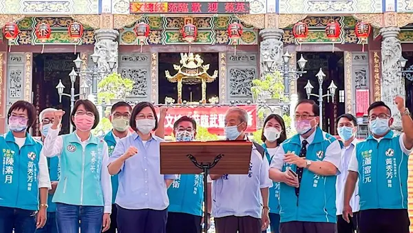 ▲總統蔡英文在埔心武聖宮致詞時說，今天所有民進黨在地團隊都在這裡，她想要拜託鄉親，這次選舉支持民進黨的團隊，讓彰化發展更快，照顧更好。（圖／記者林明佑翻攝）
