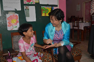 Mrs. Liu Yue, Deputy General Manager of AVIC-INTL Engineering with one of the children at Lawris Girls’ Home