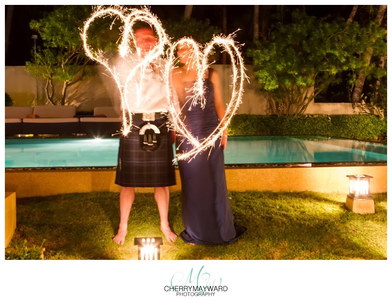 sparkler hearts, drawing hearts with sparklers, sparkler shots at a wedding, koh samui wedding with sparklers, beautiful sparkler shots, destination beach wedding, Thailand wedding, Koh Samui wedding photographer