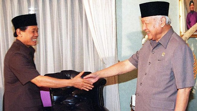 Harmoko, Minister of Information of the Suharto Era Dies.lelemuku.com.jpg