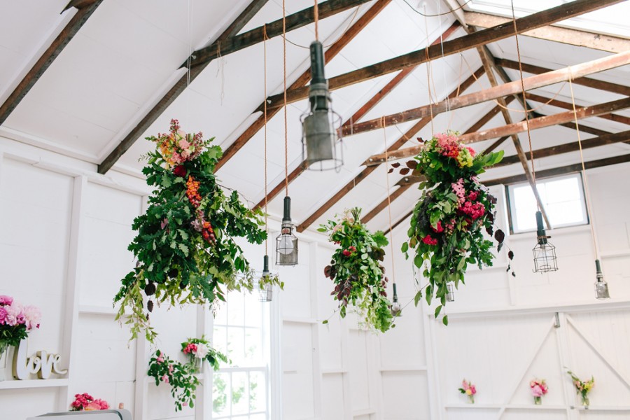 Una Decoración con Muchas Flores.