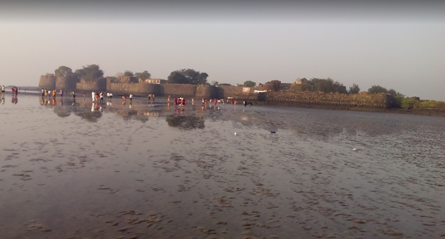 Way to Kolaba Fort from Alibaug Beach