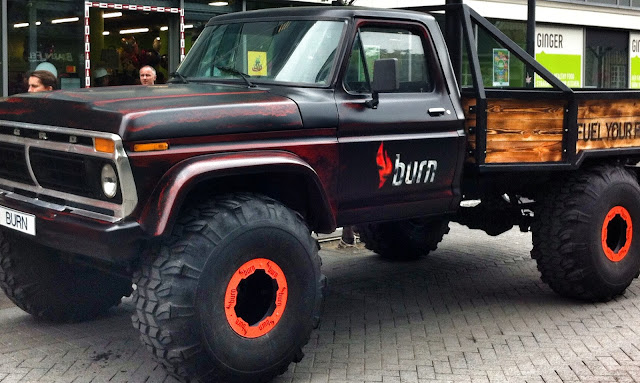 Laugavegur Große Autos Geländewagen Travel blogger