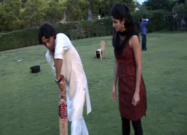 Katrina Kaif Playing Cricket with her co stars Arjun Rampal and Ranbir Kapoor