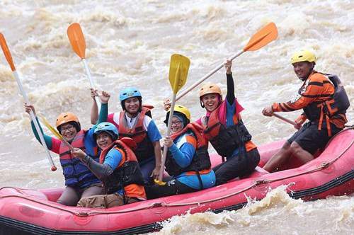 Arung Jeram Sungai Cicatih Kunjungan Rekreasi