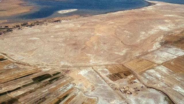 New remote-sensing studies at the massive Tell al-Hiba site in southern Iraq, shown here from the air, support an emerging theory that an ancient city there was largely made up of four marsh islands. ARCHAEOLOGICAL PROJECT LAGASH