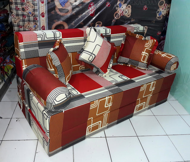 Sofa bed inoac motif abstrak sirkuit coklat