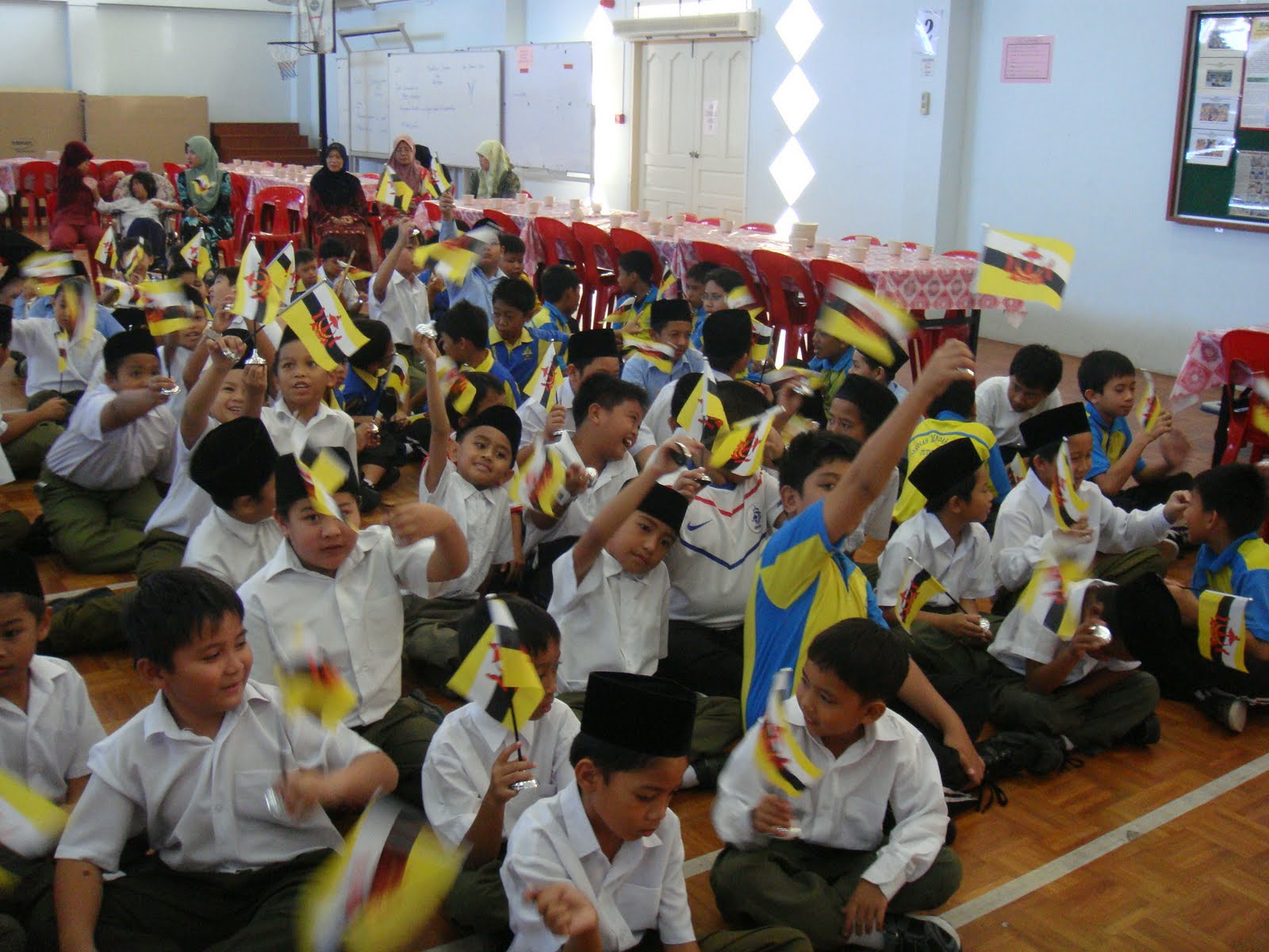 Sekolah Rendah Keriam, Tutong 1: Pengagihan Bendera Kecil 