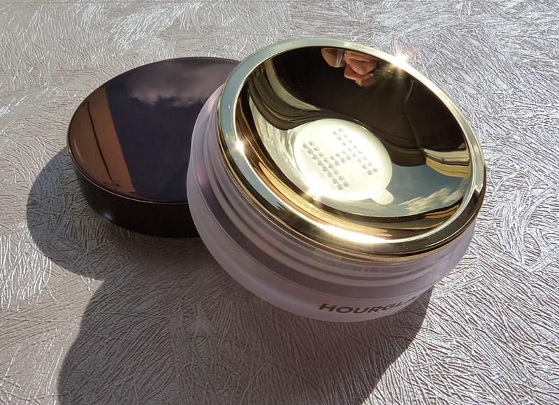 Hourglass Veil Translucent Setting Powder puder utrwalający makijaż