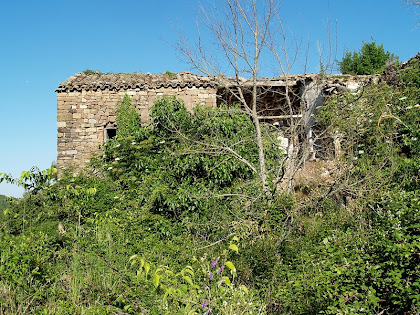 El mas de Vilagú des del Camí de Santa Maria d'Oló a Vilagú