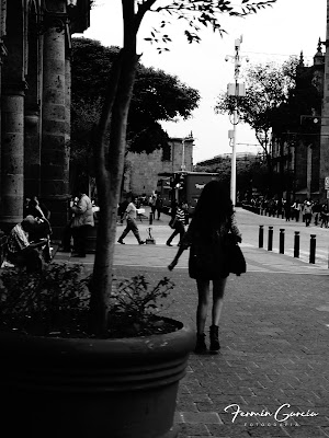 personas de Guadalajara caminando