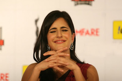 katrina-in-the-press-meet-for-filmfare-awards