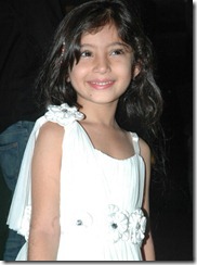 Baby Sara in Deiva Thirumagan Premiere Show