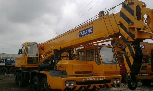 Sewa Mobil Crane Di Makassar