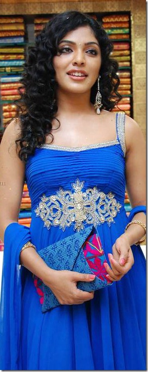 Rima-Kallingal_in_blue_dress_pic