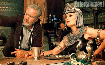 Exodus Gods and Kings Sigourney Weaver Ridley Scott Set Photo