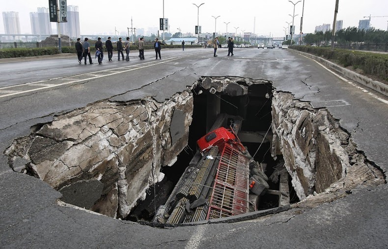 Disastrous Sinkholes From Around the World Amusing Planet Disastrous Sinkholes From Around the World Amusing Planet