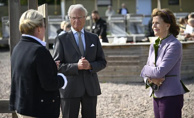 Queen Silvia wore a lilac wool tweed jacket with green trim border by Zara, Chanel. The Queen wore her wool purple trousers