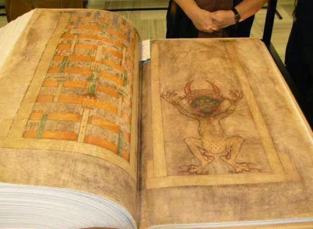 «Κώδικας Γίγας»: Το μεγαλύτερο μεσαιωνικό χειρόγραφο που έχει διασωθεί με εμπνευστή τον ίδιο τον Εωσφόρο