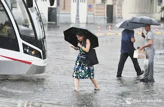 Sommerlicher Regenschauer in Moskau