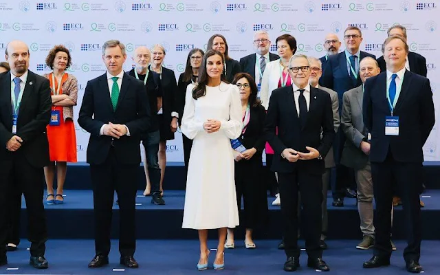 Queen Letizia is wearing white blouse and skirt tailored by the Palace’s dressmaker. ECToH conference on tobacco control and health