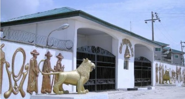 Staff of office seized as ‘hoodlums’ take over Oba of Lagos palace