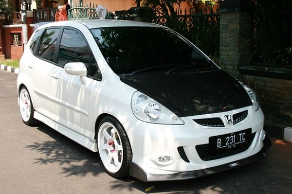 Honda Jazz Modified With Simple Black White Bodycolor2