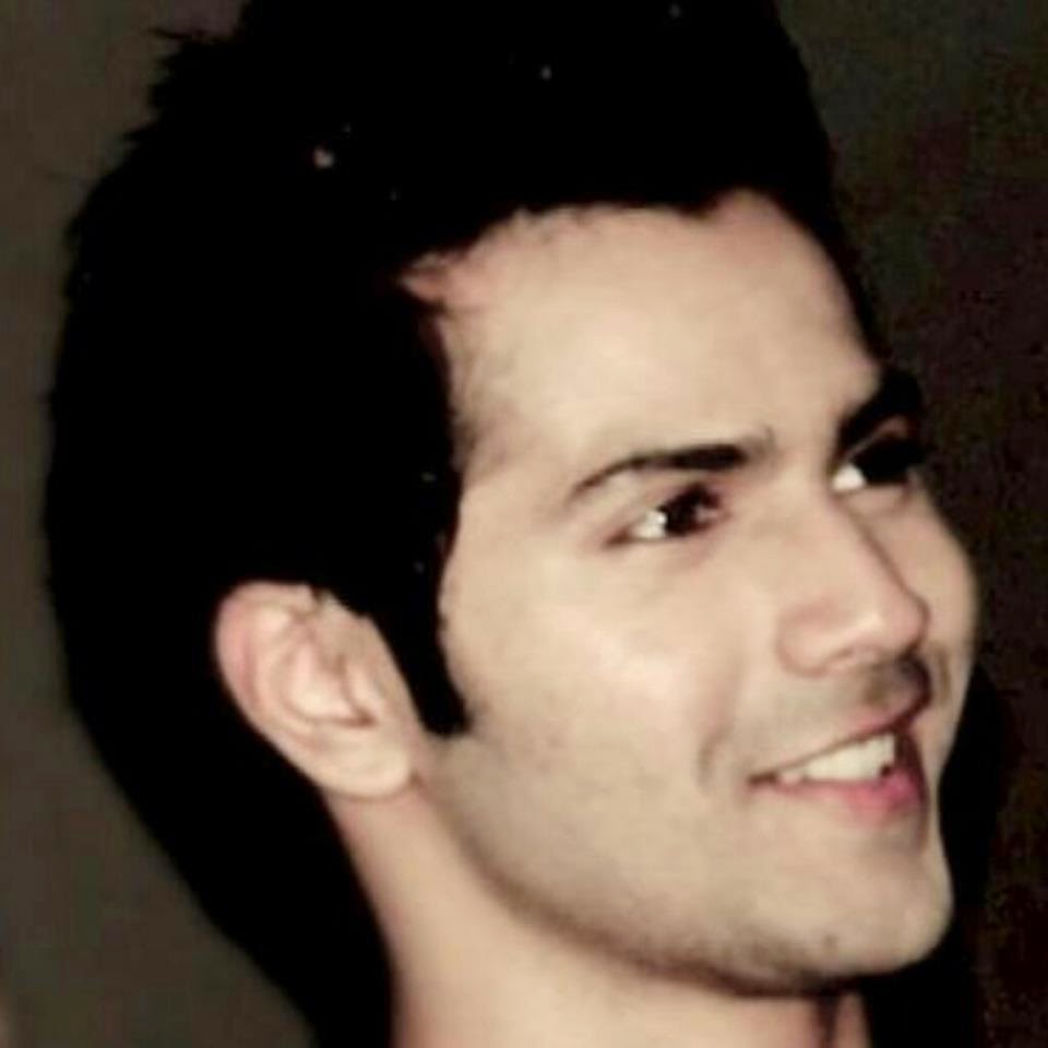 Varun Dhawan Cute Hd Wallpaper Free