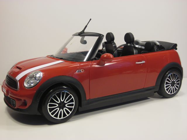 Barbie-Ken-Mini-Cooper