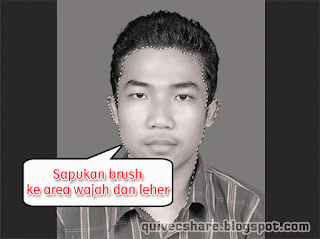 Sapukan brush ke area wajah dan leher