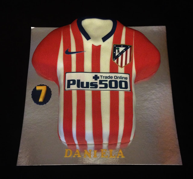 tarta, fondant; atletico; madrid; camiseta, futbol, cumpleaños, celebración, equipo, rojiblanco