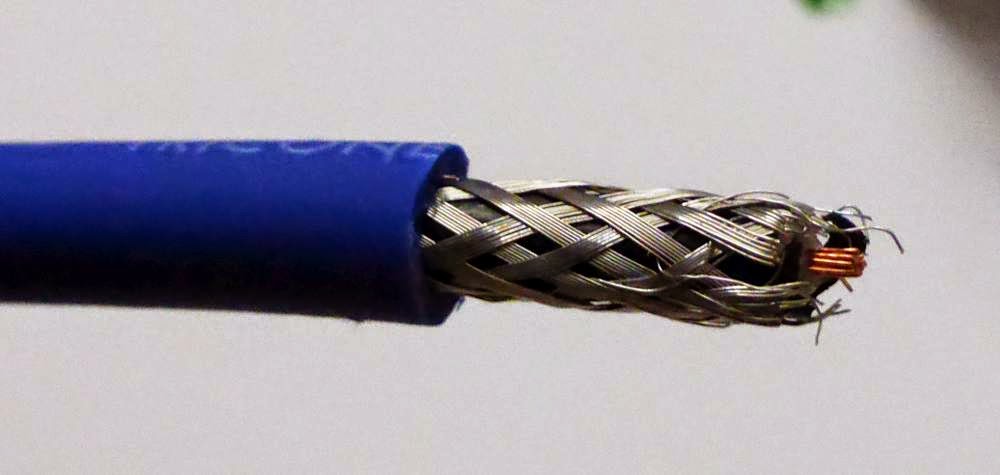 Guitar cable shielding