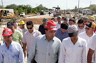 Supervisa el Gobernador los trabajos de rehabilitación en la carretera Cancún-Playa del Carmen