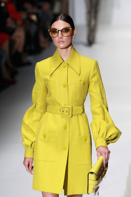 Colores de Moda, 7 tips para vestir de amarillo. Foto Desfile de © Gucci